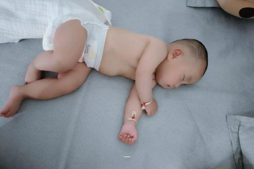响水没满月的宝宝